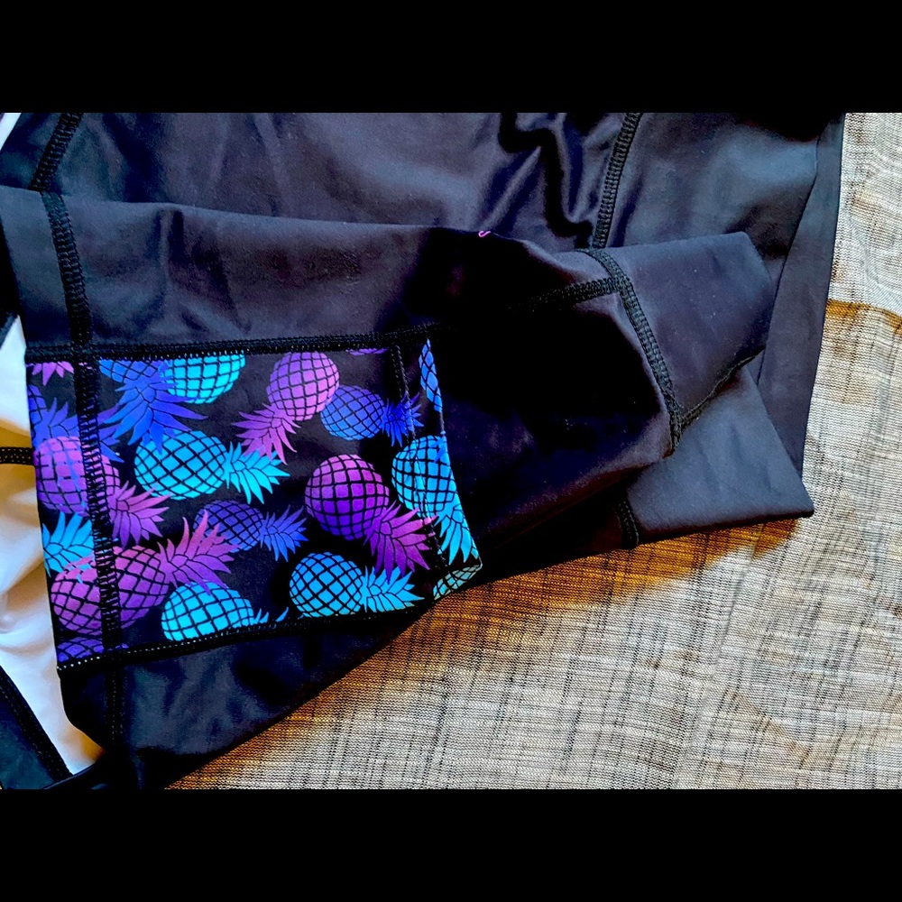 Tres Pinas run shorts large
